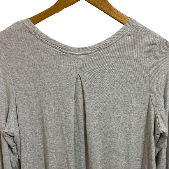 Athleta Grey Ribbed Long Sleeve Shirt Top Pleated Back Activewear Gym Size Small - Picture 8 of 9